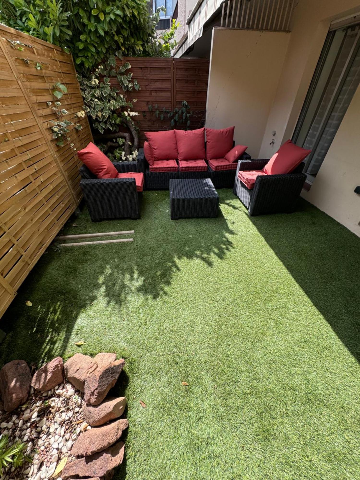 Avec Jardin Apartment *